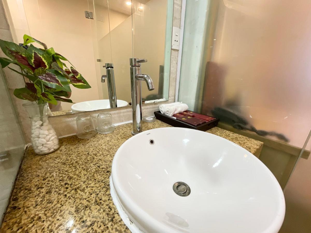 Mely Hotel Ha Noi Hanoi Exteriör bild